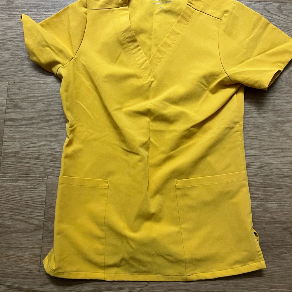 Mandala Dandelion Yellow Scrub Set